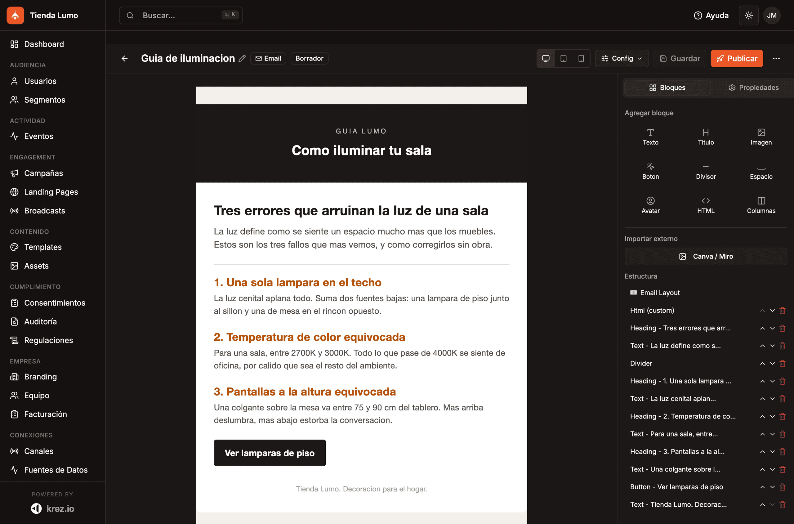 Editor de correos de Krez con una plantilla armada y el panel de bloques a un costado.